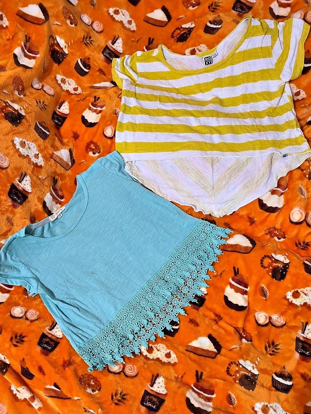 Rewind & Roxy Vintage Y2K Short Sleeve Tops Size XSmall & Medium (Stains)